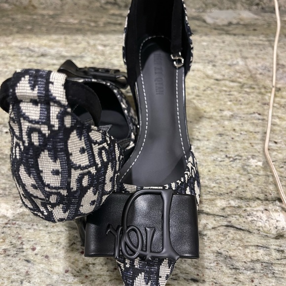 Heels - Picture 7 of 7